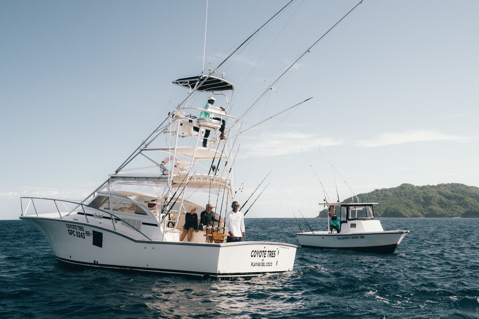 Coyote Tres with Salsa boat