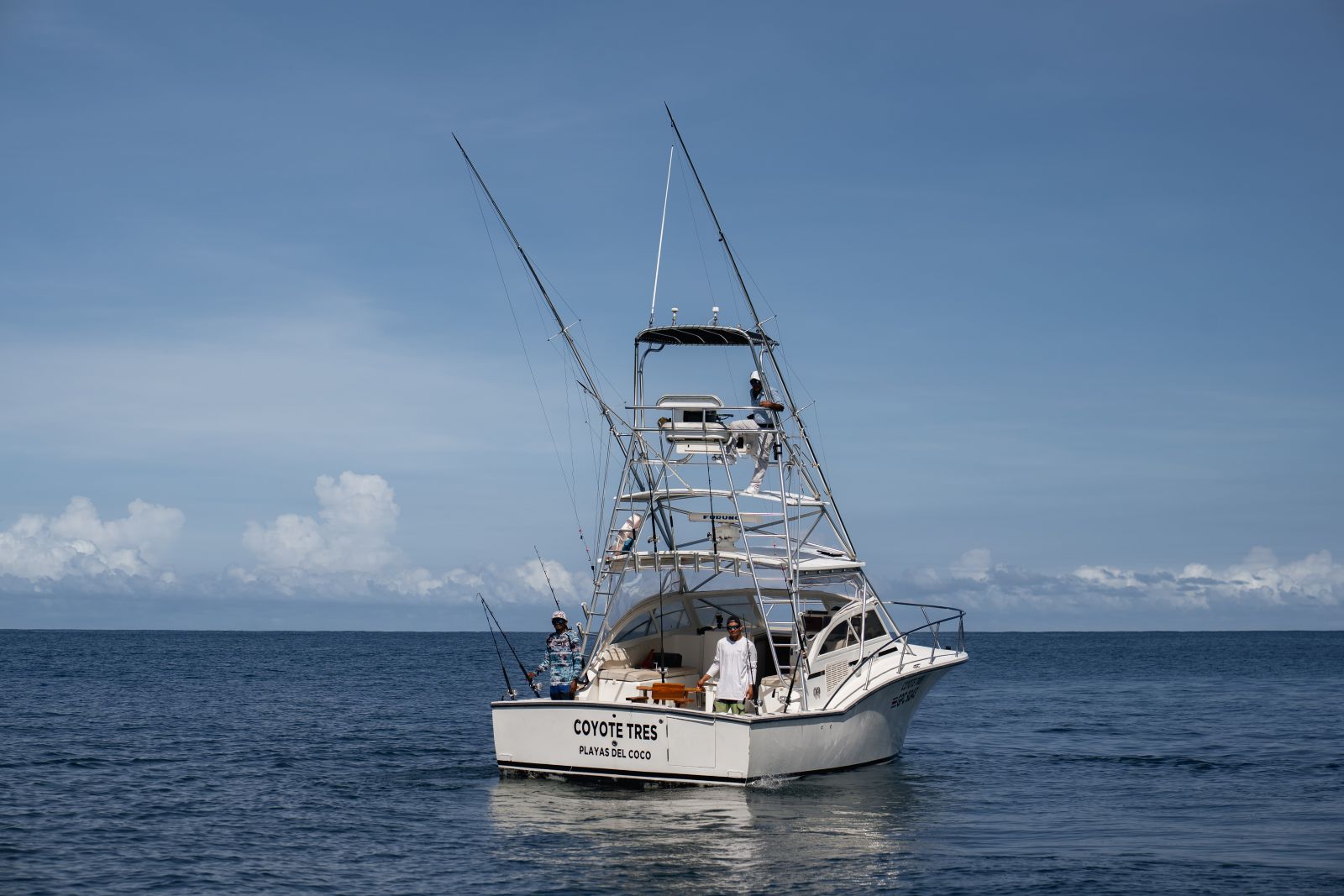 Coyote Tres side view